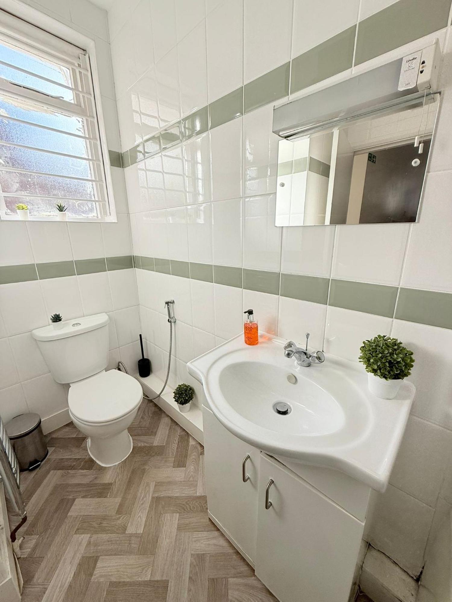 Cricklewood Broadway Guest Home London Bilik gambar